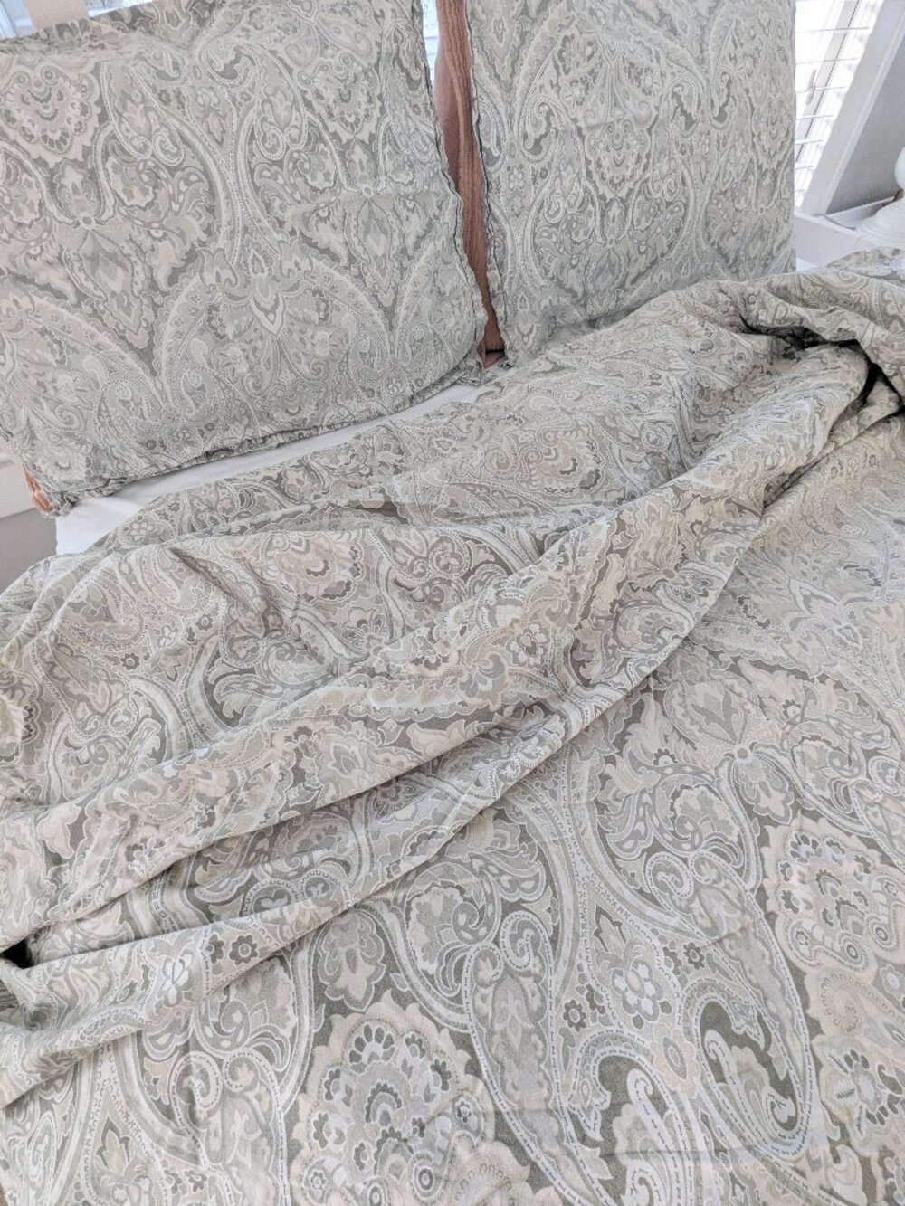 Pottery Barn Gray Mackenna Paisley Percale Duvet Set with Flaw